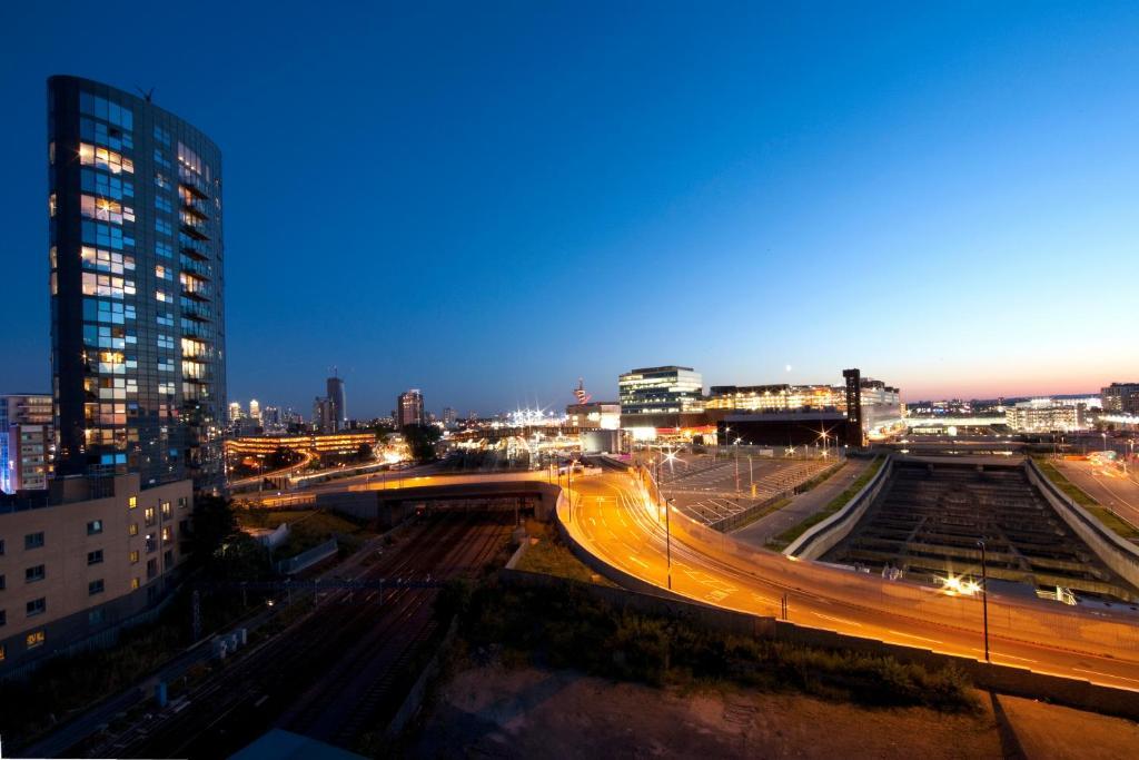 Marlin Apartments Stratford Londen Buitenkant foto